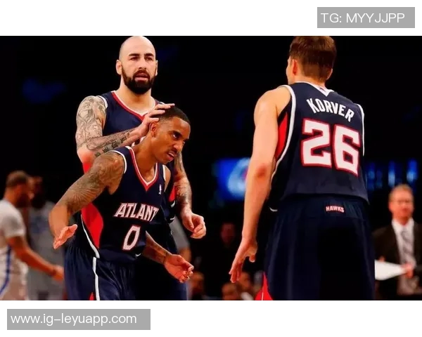 芬奇称赞迪林厄姆与里德默契配合突破篮下表现出色 芬奇称赞迪林厄姆与里德默契配合突破篮下表现出色