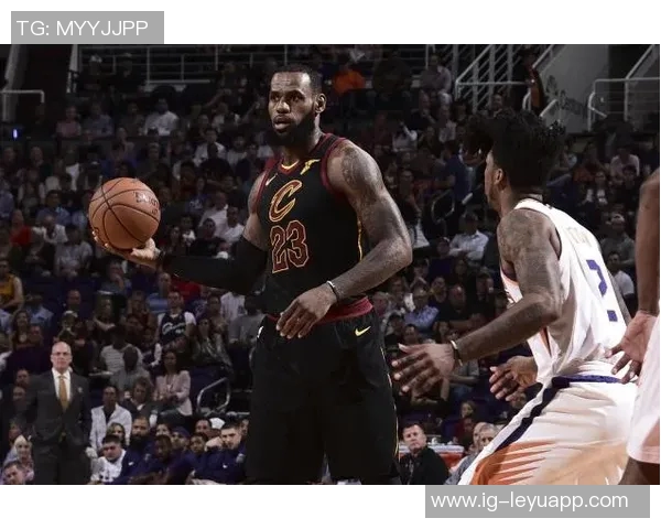 布克专注提升低位背身单打技巧关键时刻展现个人能力