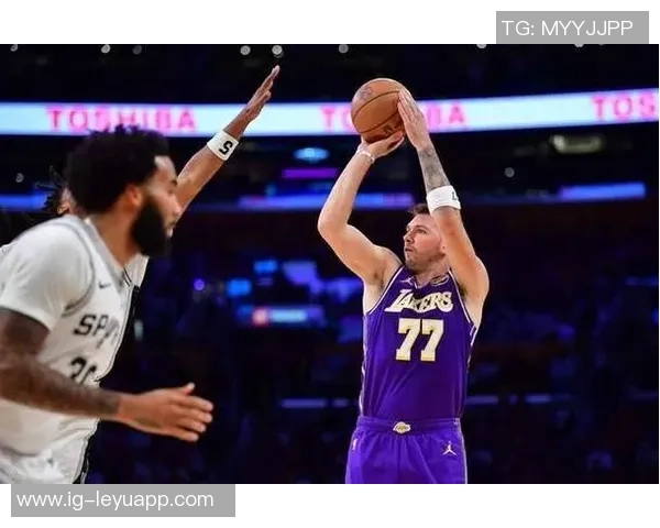 东契奇回应里夫斯质疑称其从未扣篮直言对方只是个喷子